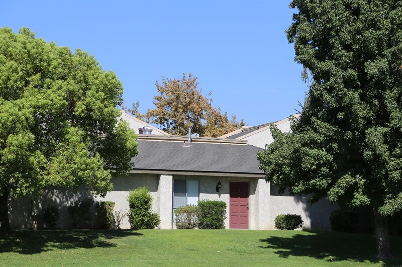 Highland Oaks Apartments & Arcadia Townhomes Bakersfield, CA