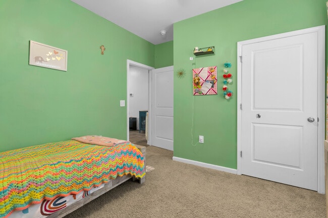 Building Photo - 402 Isabelle St