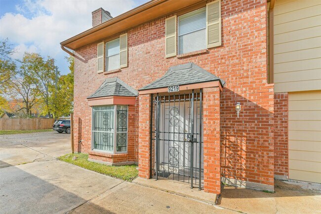 Foto del edificio - 9219 Carousel Ln