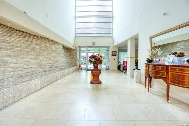 Foto del edificio - 171 Great Neck Rd