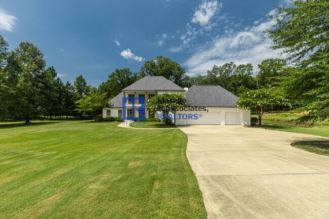 Building Photo - 5 Bed/3.5 Bath in New Castle of Madison
