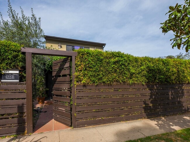 Building Photo - Private 3+2 Single Family Home on the Marina Del Rey/Mar Vista Border!!!