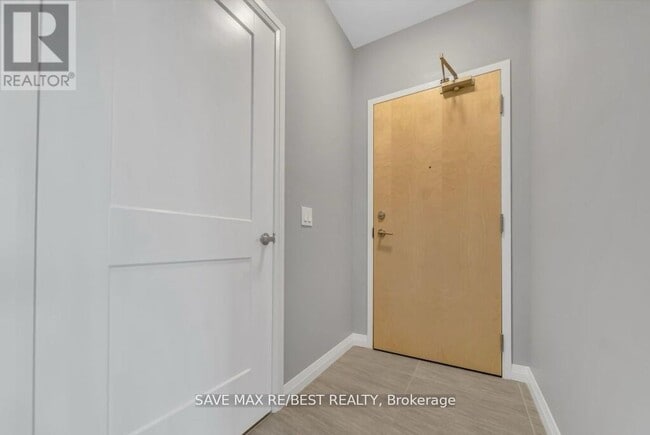 Building Photo - 104 Garment St