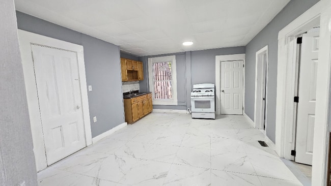 Building Photo - 169 Pearl St