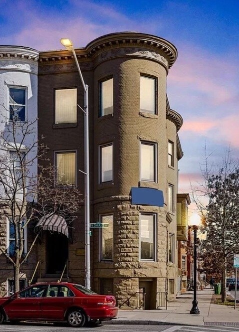 Building Photo - 2601 N Charles St