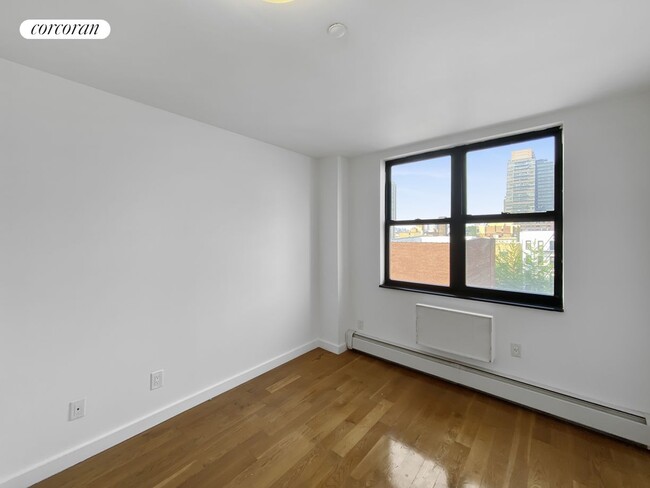 Foto del edificio - 6 E 116th St