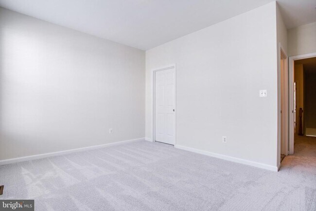 Building Photo - 2664 Manhattan Pl