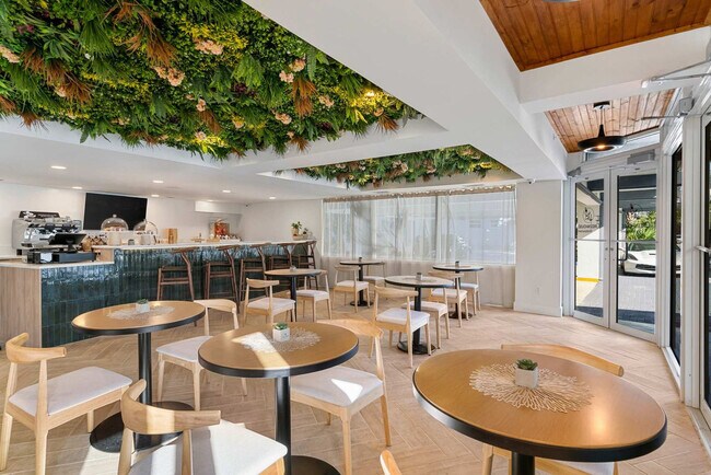 Foto del edificio - 3621 N Ocean Blvd