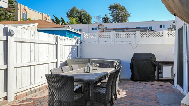 Building Photo - 1401 Pacific Beach Dr
