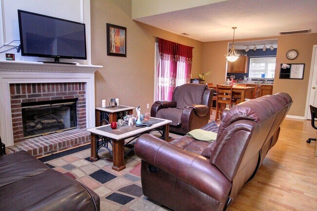 Foto del edificio - NEW PHOTOS COMING SOON!! 3bd/2ba Hope Valley Home With Fenced-In Backyard!