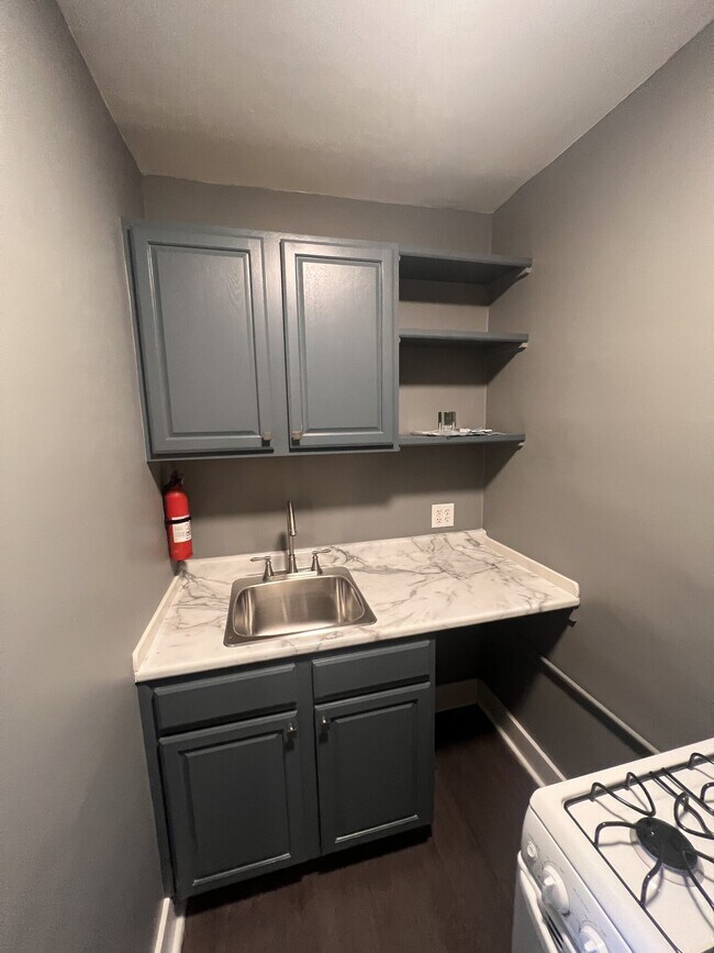 Building Photo - Water St. 5 Unit