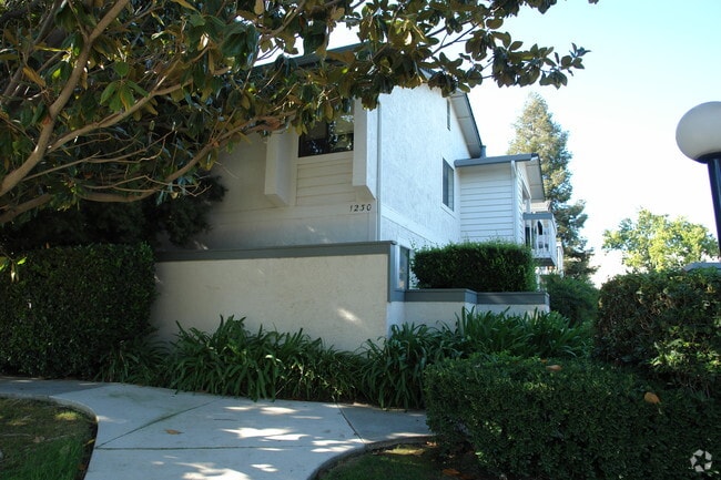 Building Photo - Dixon Manor Apartments