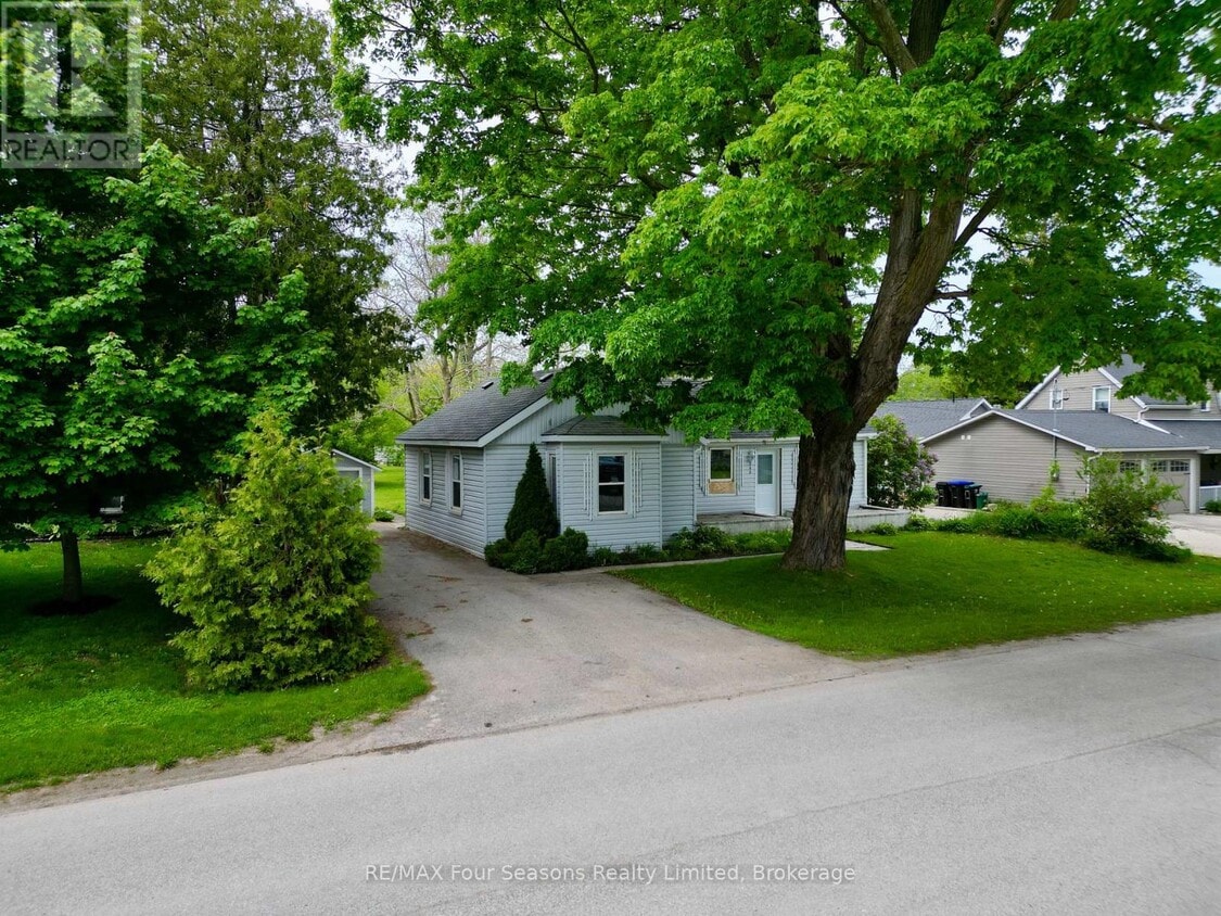 Primary Photo - 240 Jane St