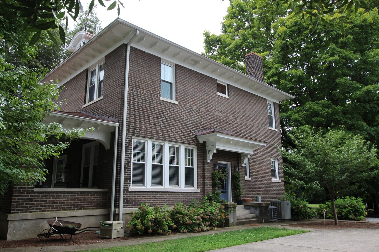 Primary Photo - 112 S Maney Ave