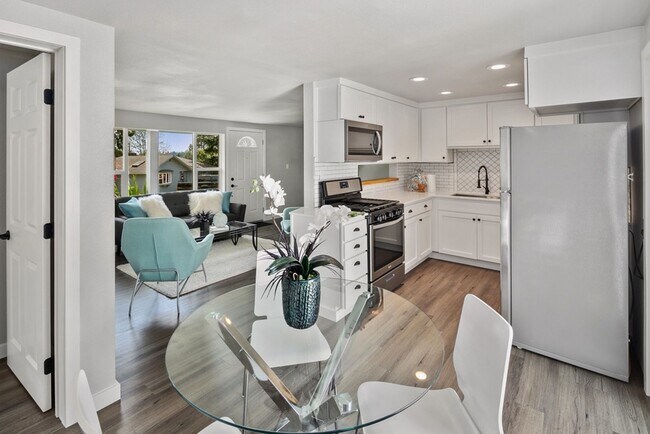 Building Photo - Mountlake Terrace 4 bd - 2 bath Rambler wi...