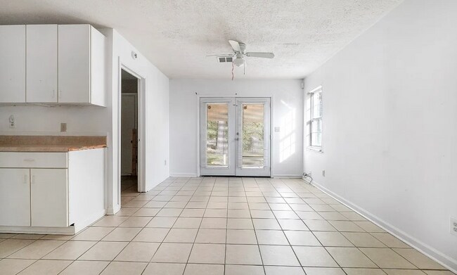Foto del edificio - 6458 Pinebrook Dr