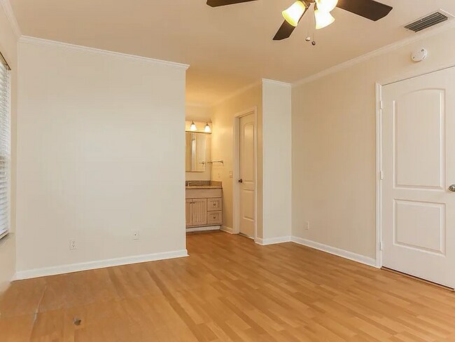 Building Photo - 349 NW 40th Ter