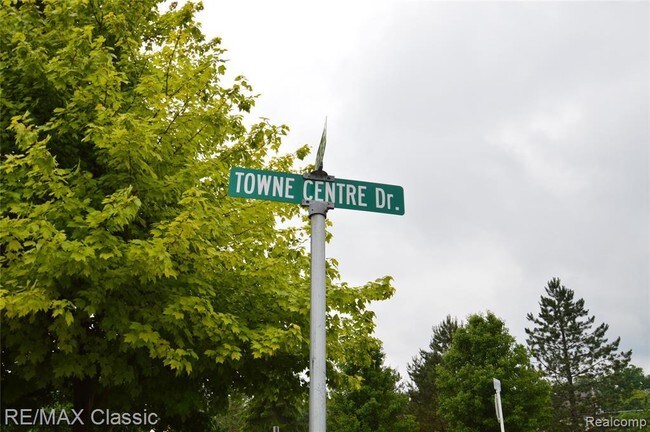 Foto del edificio - 1392 Hillcrest Dr
