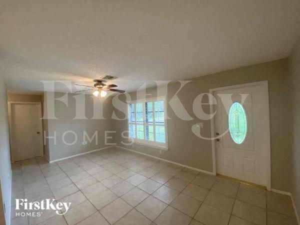 Foto del edificio - 798 Chevy Chase St NW