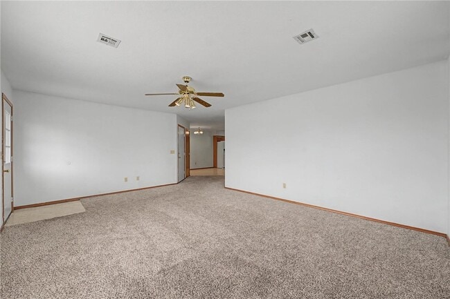 Building Photo - 194 Hall Dr