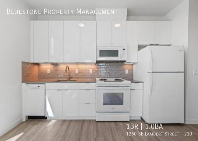 Building Photo - Charming 1 bedroom at the Katniss Apartmen...
