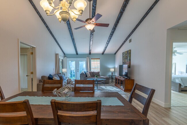 Building Photo - 3303 SE Sandpiper Ct