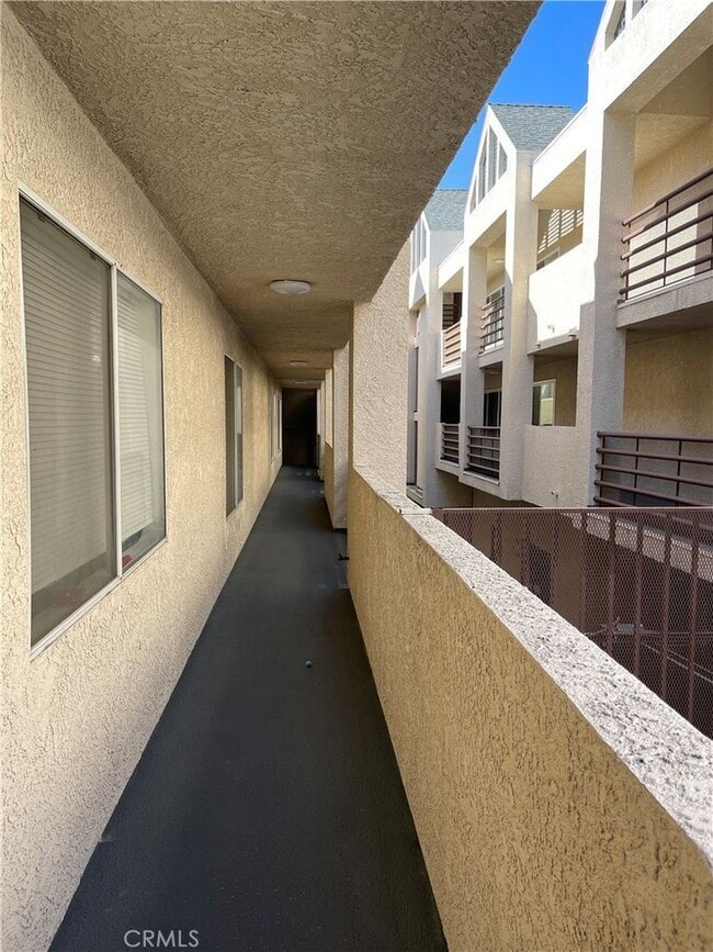 Building Photo - 10115 Pinewood Ave