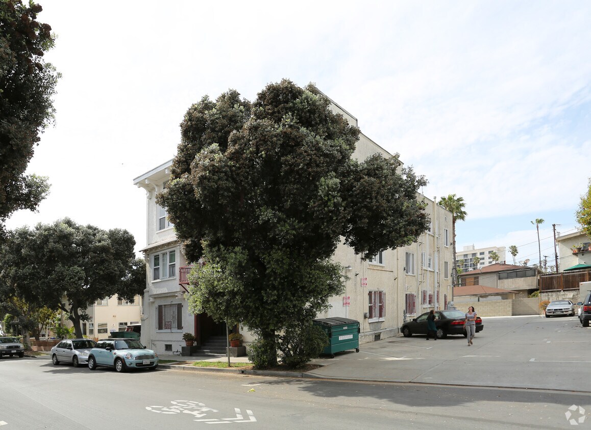 Building Photo - 143 Hollister Ave