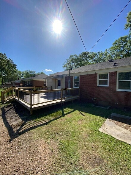 Foto del edificio - 1210 Sunnyside Dr