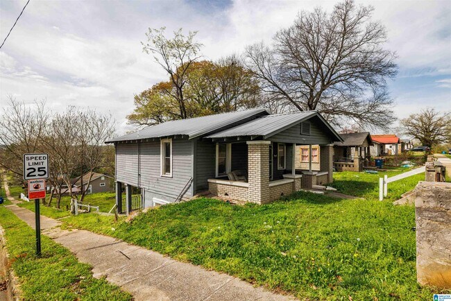 Building Photo - 1216 Waverly St