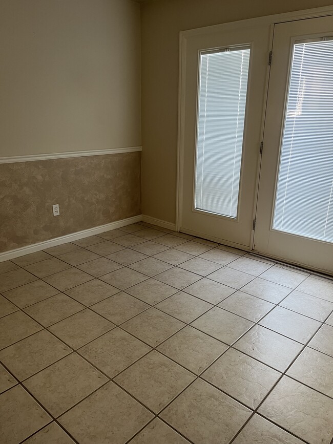 Building Photo - 422 Pheasant Ridge Dr