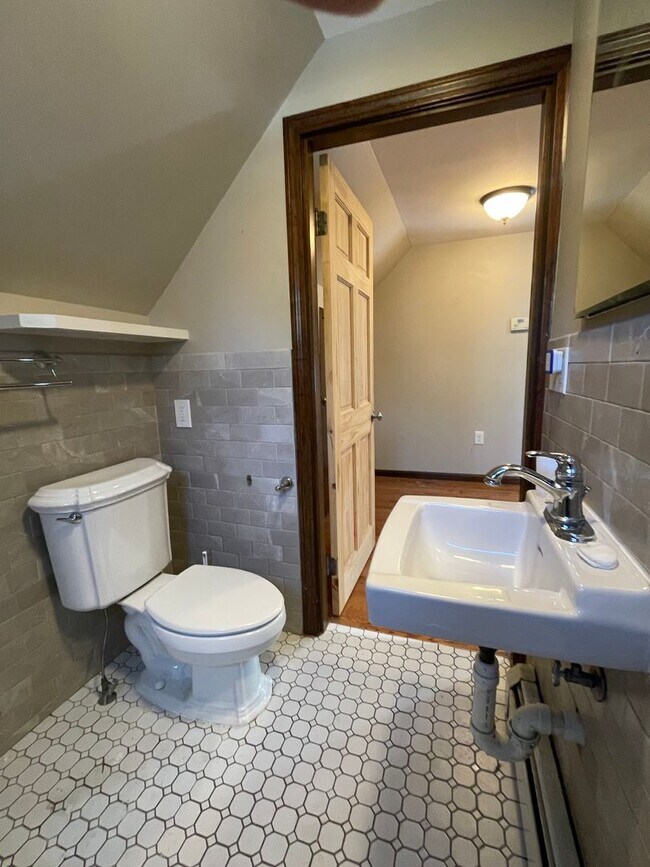 Building Photo - 118 Aiken Ave