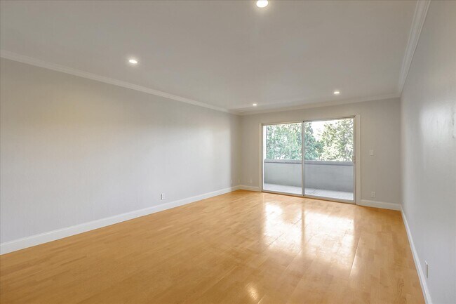 Photo - 955 Shorepoint Ct (Alameda, CA) Townhome