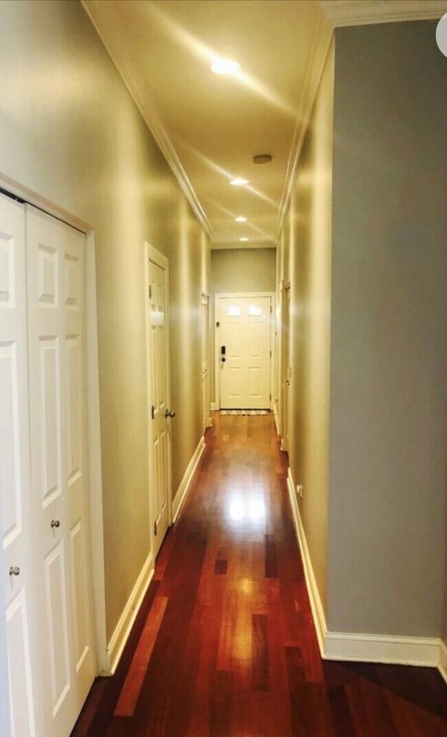 Foto del edificio - 2204 N Natchez Ave