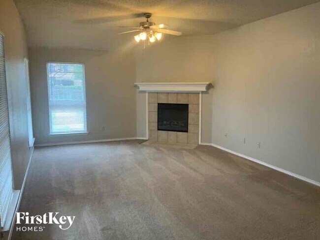 Building Photo - 717 Horseshoe Ct