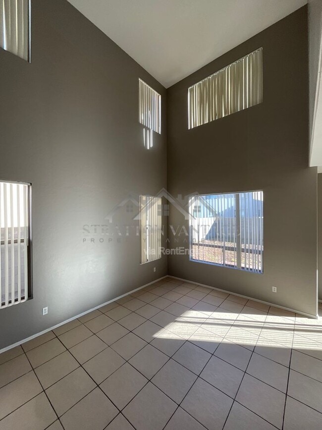 Building Photo - 11381 W Yuma St