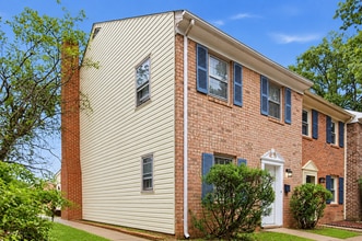 Building Photo - 301 Olde Greenwich Dr