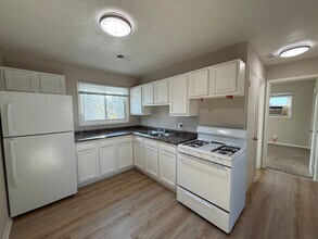 Building Photo - 2606 E Hennepin Ave