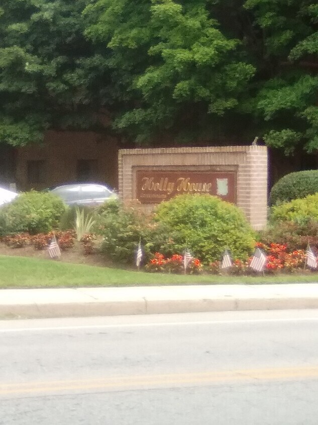 Primary Photo - 501 N Providence Rd
