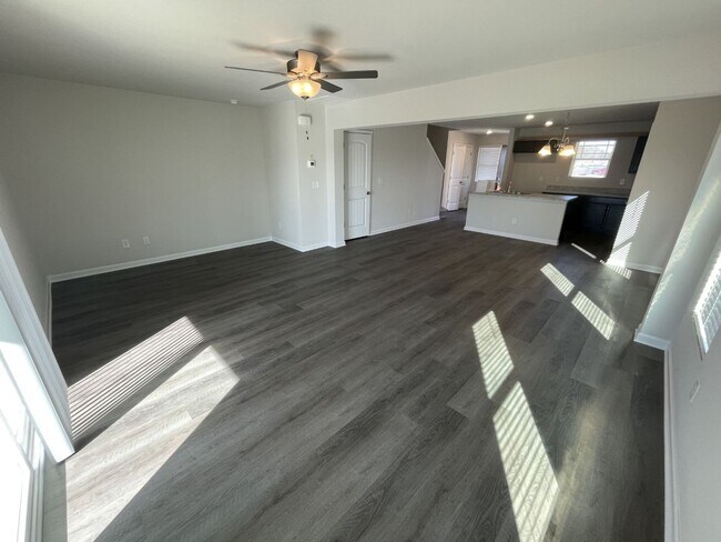 Building Photo - 3 Bd 2.5 Ba Townhouse