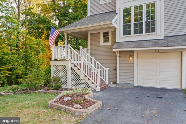 Building Photo - 8301 Linden Oaks Ct