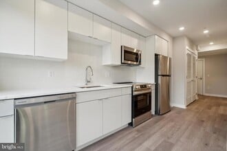 Building Photo - 3449 Scotts Ln