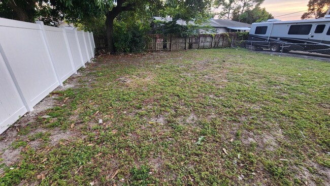 Building Photo - 404 NE 4th St