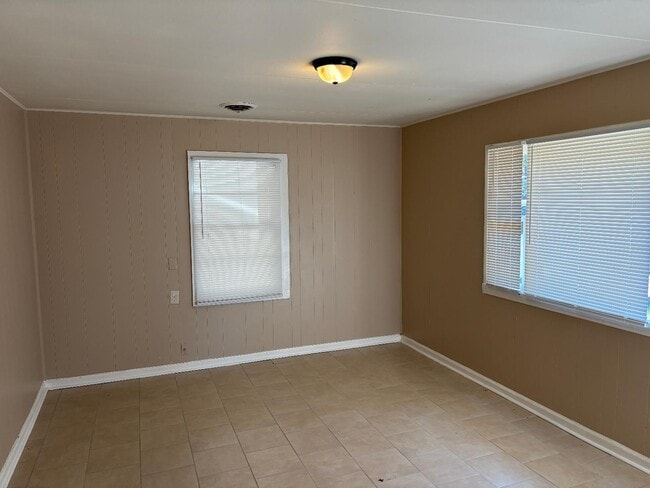 Building Photo - 3624 Sunrise St