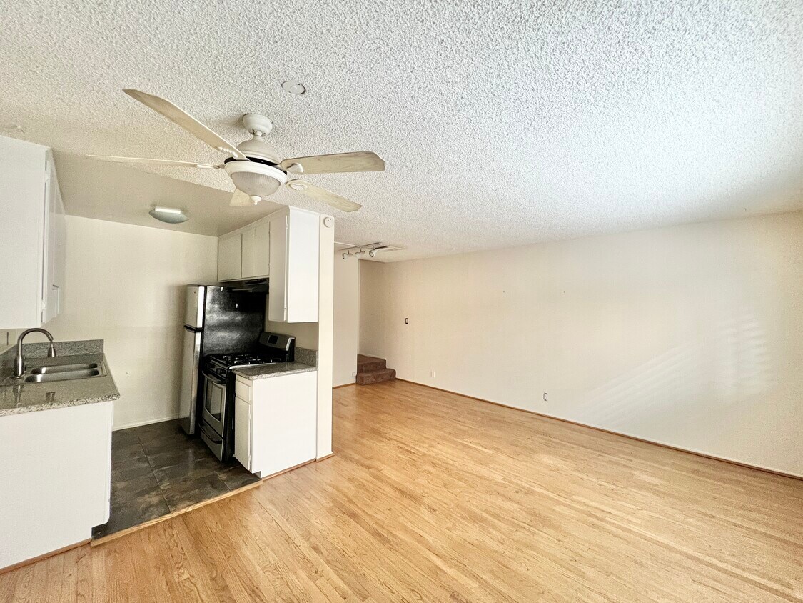 4381 Ventura Canyon Ave Unit 9, Sherman Oaks, CA 91423 Condo for Rent