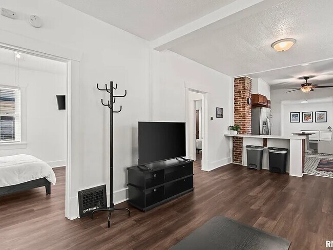 Foto del edificio - 211 W Vine St