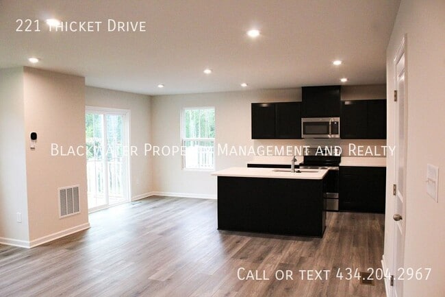 Foto del edificio - 221 Thicket Dr