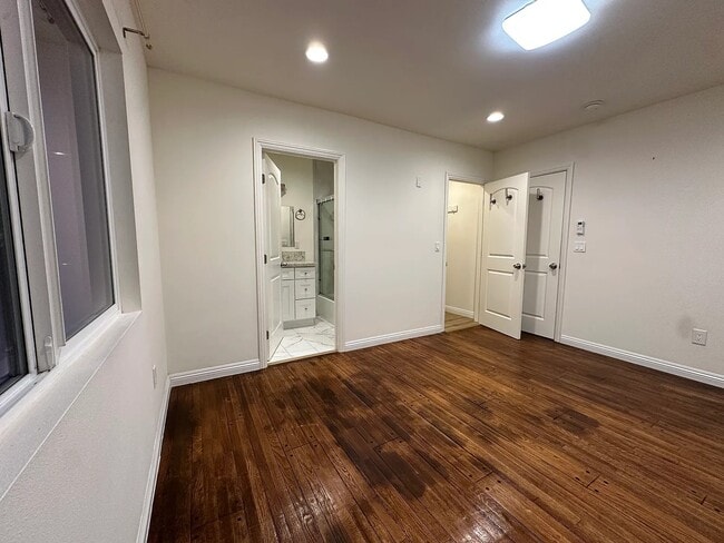 Building Photo - 15634 N Hudson Ave
