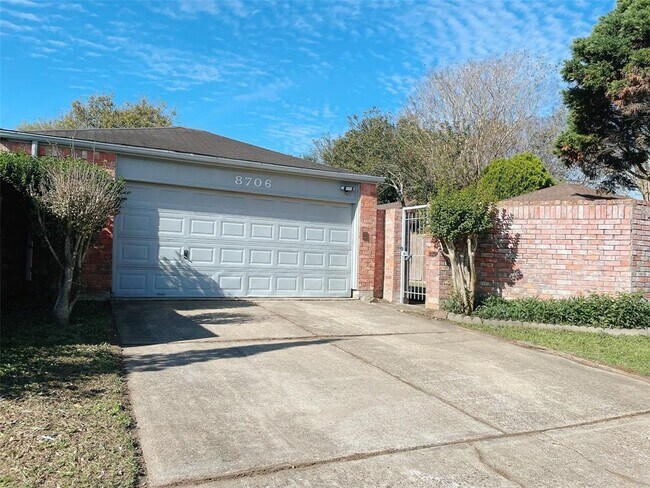 Foto del edificio - 8706 Brummel Dr