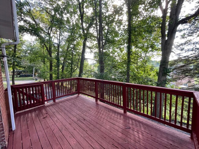 Foto del edificio - 1381-1383 Hazlett Rd